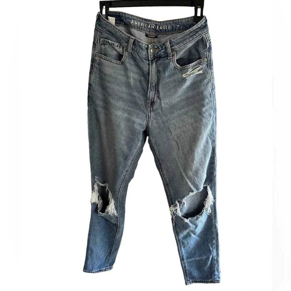 American Eagle Ripped Mom Jeans  Size 4 Reg High Rise Comfort Waist